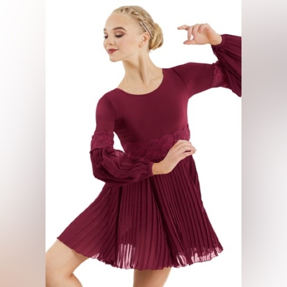 Weissman Pleated Poet Sleeve Dress
